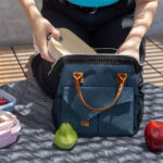 SIN 982 A - HIELERA NIKOLAI AZUL (AZUL - POLIESTER - ACETATO DE VINILO DE POLIETILENO - METAL) - Imagen 3